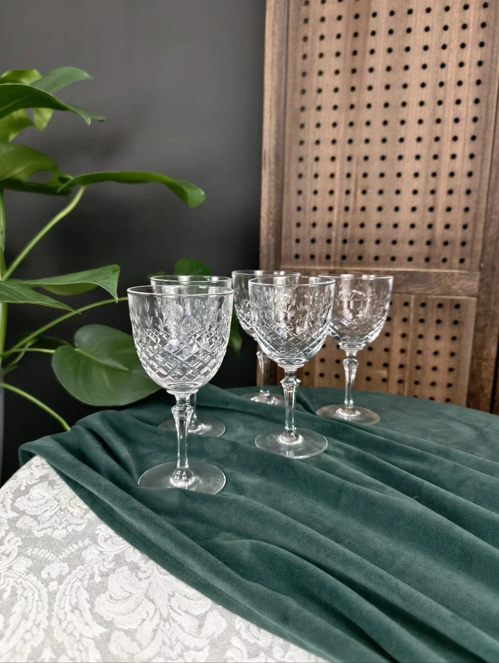 Set of 5 Cut Crystal Wine Goblets – Diamond Cut